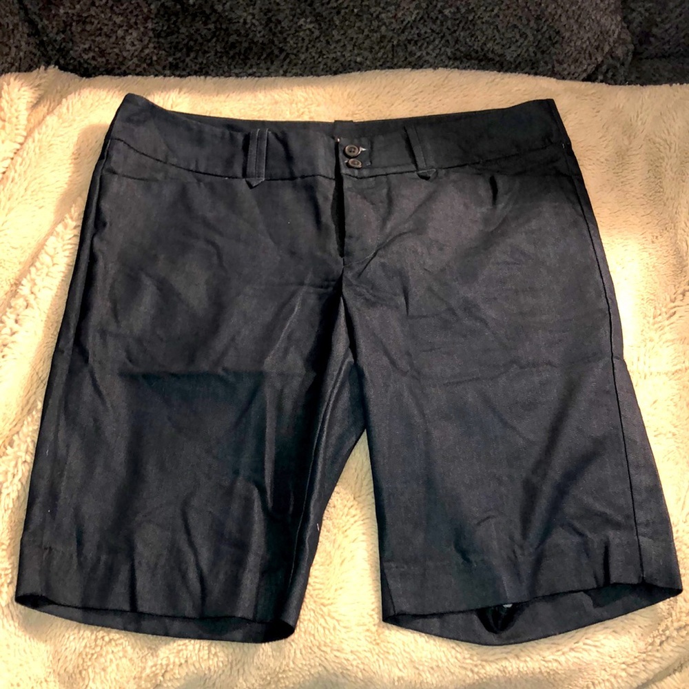 🔹4 for $30 Mossimo Stretch Fit 3 Bermuda Shorts, size 8